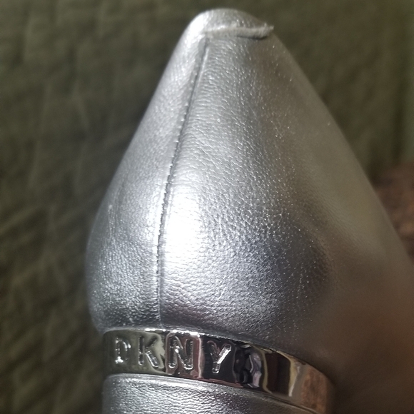 DKNY Pumps🖤 - Picture 4 of 8